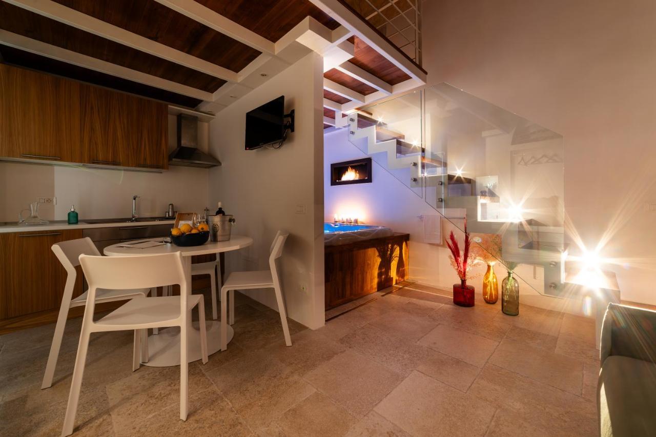Old Court Luxury Suite&Spa By Monholiday Monopoli Exterior photo
