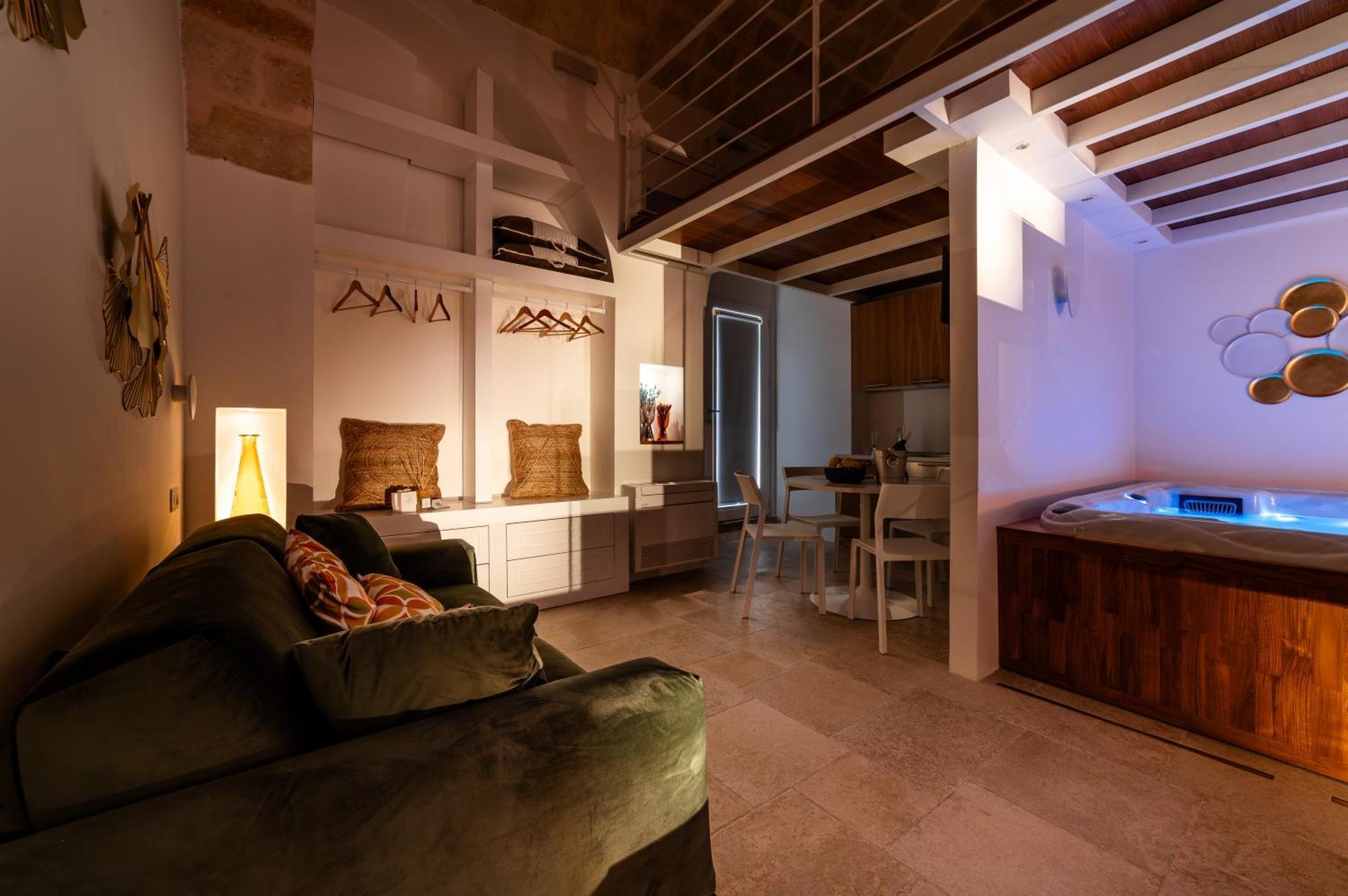 Old Court Luxury Suite&Spa By Monholiday Monopoli Exterior photo