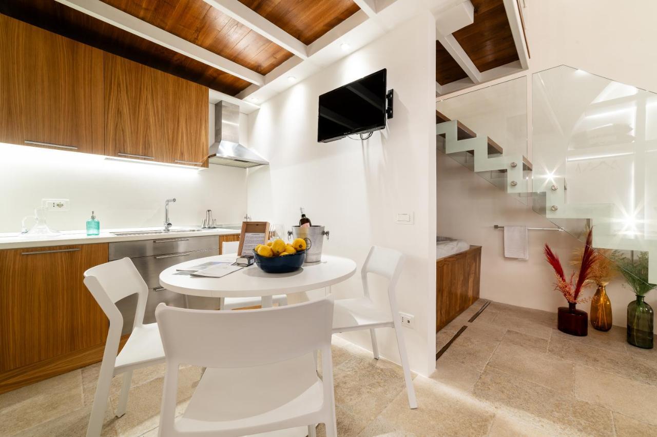 Old Court Luxury Suite&Spa By Monholiday Monopoli Exterior photo